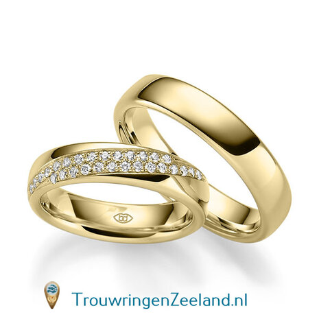 Trouwringen in 14 of 18 karaat geelgoud glad gepolijst 5,0 mm. breedte met in de damesring 28 diamanten in 2 rijen schuin gezet per paar 