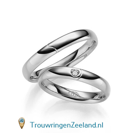 Trouwringen in 14 of 18 karaat witgoud glad gepolijst 4,0 mm. breedte met in de damesring 1 diamant in een hart gezet per paar 