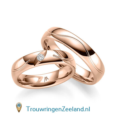 Trouwringen in 8, 14 of 18 karaat geelgoud glans gepolijst 5,0 mm. breedte met een golf en in de damesring 1 diamant als een oog schuin gezet per paar 
