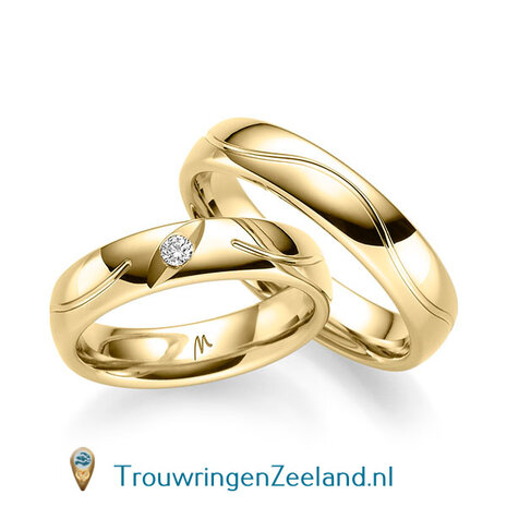Trouwringen in 8, 14 of 18 karaat geelgoud glans gepolijst 5,0 mm. breedte met een golf en in de damesring 1 diamant als een oog schuin gezet per paar 
