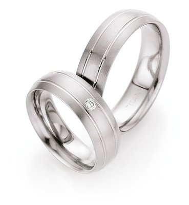 Trouwringen in titanium met diamant(en) per paar