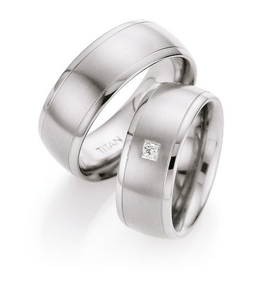 Trouwringen in titanium met diamant(en) per paar