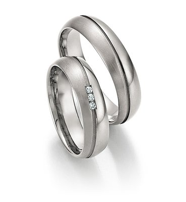 Trouwringen in titanium met diamant(en) per paar