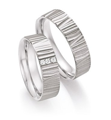 Trouwringen in Titanium met diamant(en) per paar