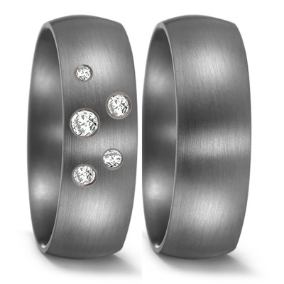 Trouwringen in donkergrijs Tantalium met diamant per paar