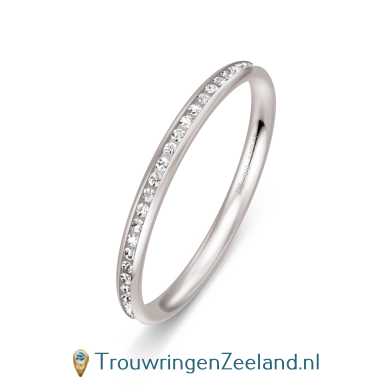 Trouwring aanschuifring in 14 karaat witgoud en 27 diamanten zetting halve ring