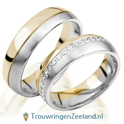 Trouwringen in 9*/14/18 karaat bicolour goud mat en glans met in de damesring 42 diamanten die geheel rond de ring geplaatst zijn per paar