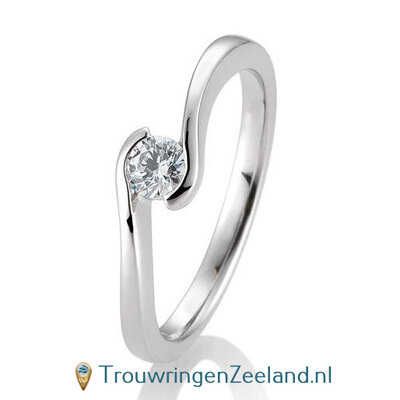 Verlovingsring witgoud golvend met 0,25 ct diamant in 14 of 18 karaat  vanaf