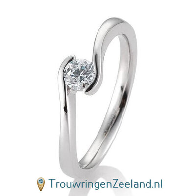 Verlovingsring witgoud golvend met 0,30 ct diamant in 14 of 18 karaat  vanaf