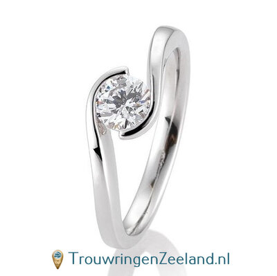 Verlovingsring witgoud golvend met 0,60 ct diamant in 14 of 18 karaat  vanaf