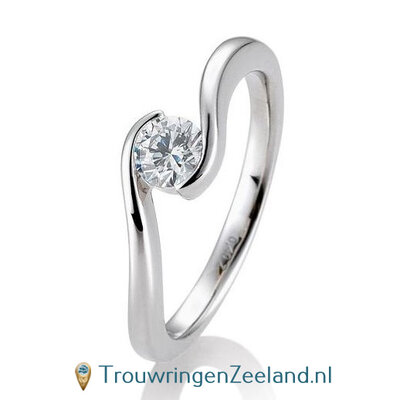 Verlovingsring platina 950 golvend met 0,40 ct diamant