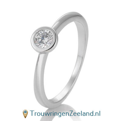 Verlovingsring witgoud met ronde zetting en 0,25 ct diamant in 14 of 18 karaat