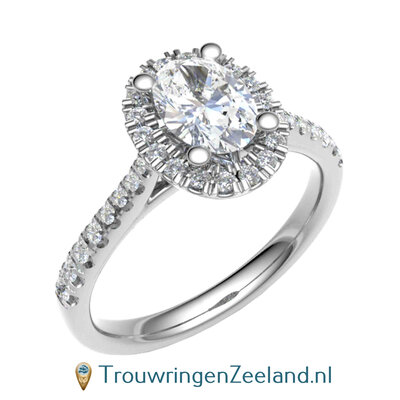 Fianzee verlovingsring topsteen oval geslepen 0,30 ct of 1,00 ct diamant en 32 diamanten rondom in18 karaat witgoud of platina 950