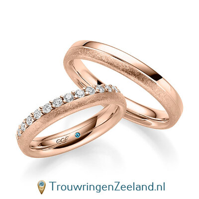 Trouwringen in 14/18 karaat roségoud icemat en glans met een kroonzetting van 14 diamanten - halve ring - in de damesring