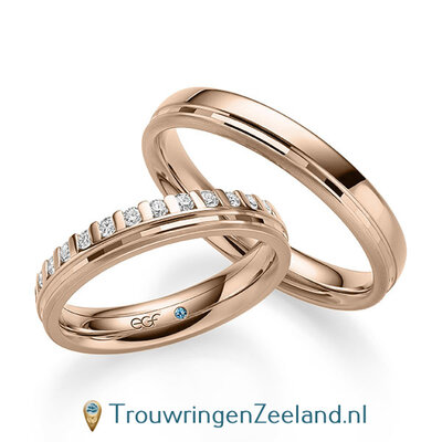 Trouwringen in 14/18 karaat roségoud glans met 2 groeven en een kroonzetting van 14 diamanten - halve ring - in de damesring