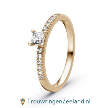 Verlovingsring 14 karaat champagne goud met een diamant in 4 punt vatting en aan weerszijden 6 diamanten
