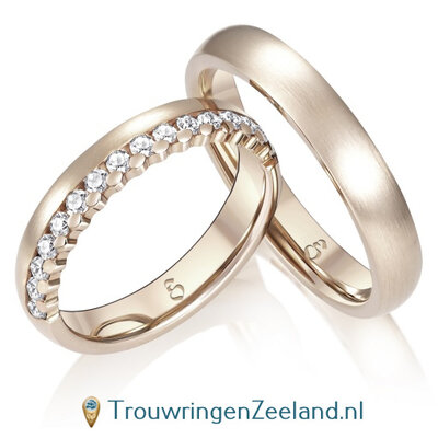 Trouwringen in 14 of 18 karaat champagnegoud mat met in de damesring16 diamanten in de rand gezet per paar