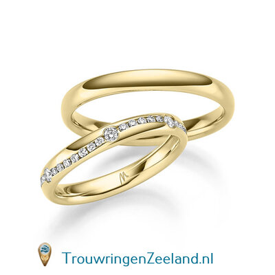 Trouwringen in 8*/14/18 karaat geelgoud glans gepolijst  3,0 mm. breed  en in de damesring 5 grote en 38 kleinere diamanten om en om in een golf gezet per paar vanaf
