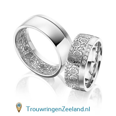 Trouwringen in 14 of 18 karaat witgoud met bloemmotief mat/glans en rand mat 8,0 mm. breedte met in de damesring 5 diamanten per paar