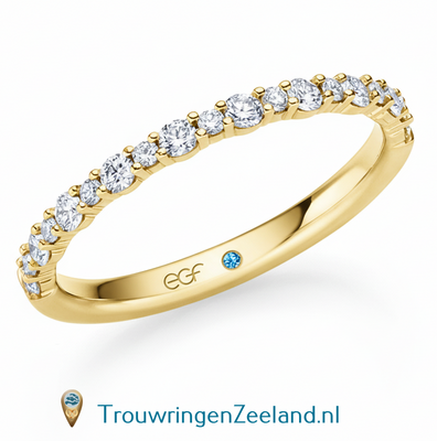 Trouwring  in 14 of 18 karaat geelgoud Memoirering met 19 diamanten afwisselend grote en kleine diamant en waardoor optimale fonkeling